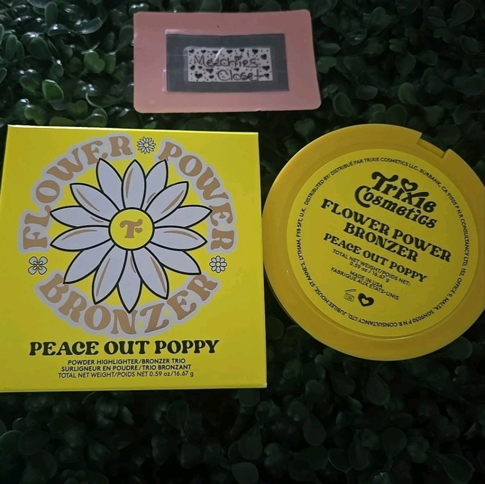 Trixie Cosmetics Flower Power Bronzer Peace Out Poppy NIB Authentic 2157A